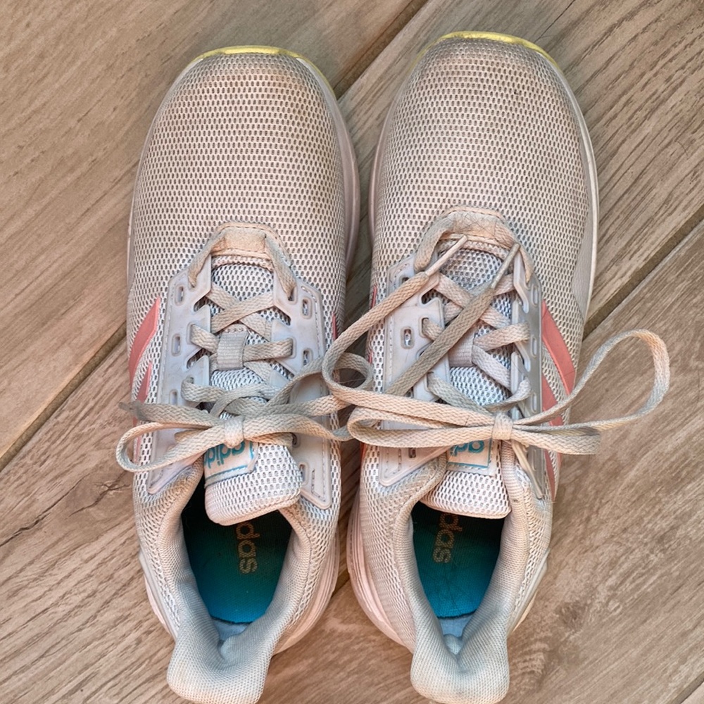 Adidas sneakers size 5 great condition